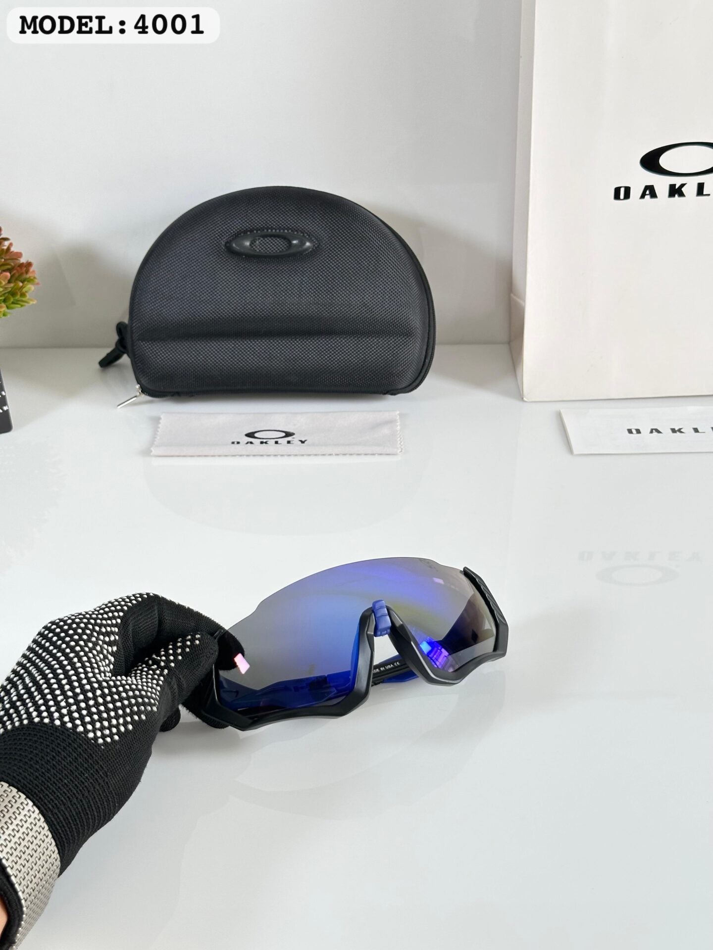 Oak Shield Sport Black With Blue Lens  – Model 4001