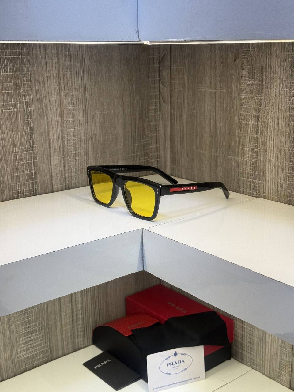 SK 3835- SHINE BLACK (YELLOW LENS)