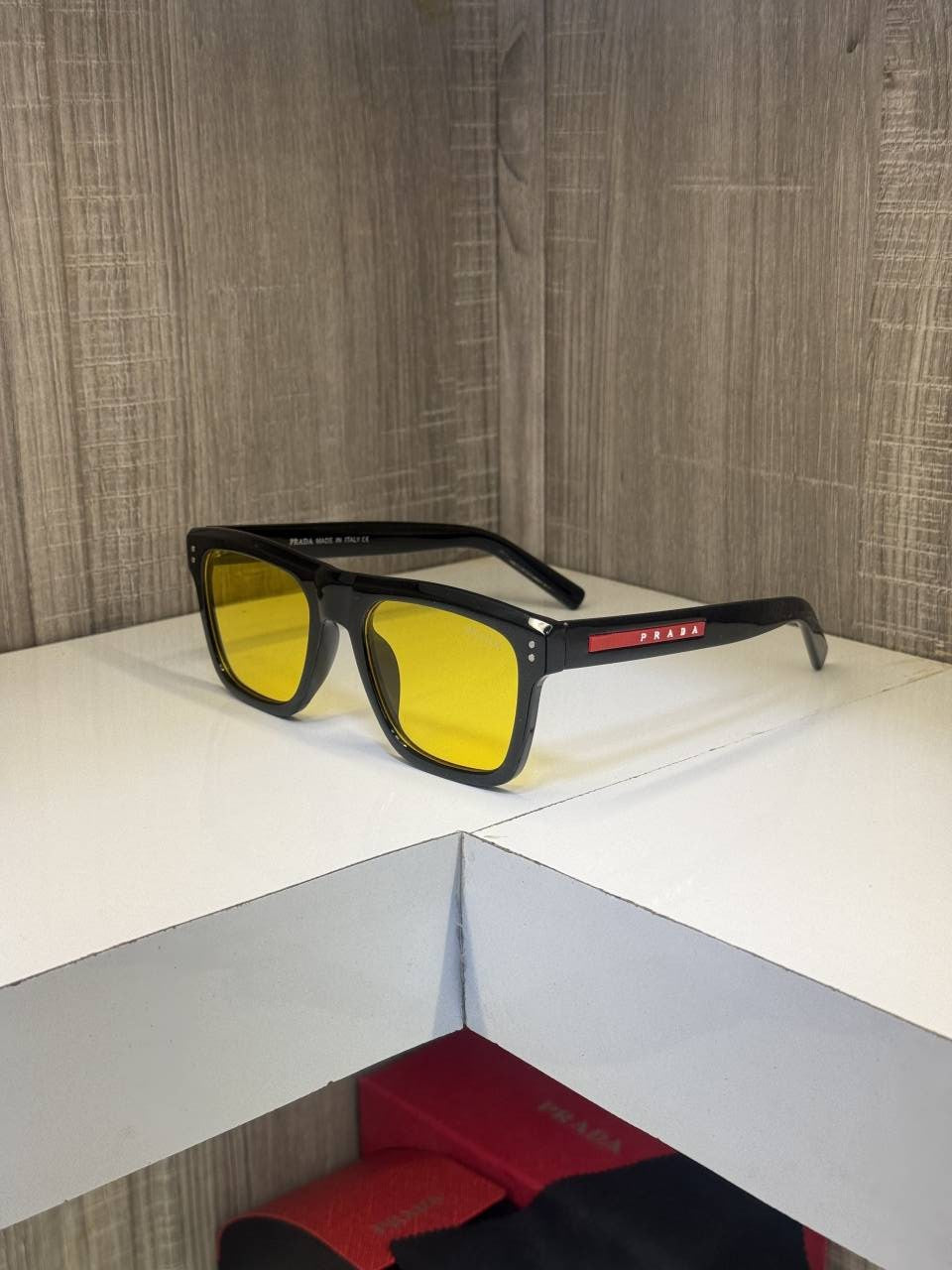 SK 3835- SHINE BLACK (YELLOW LENS)