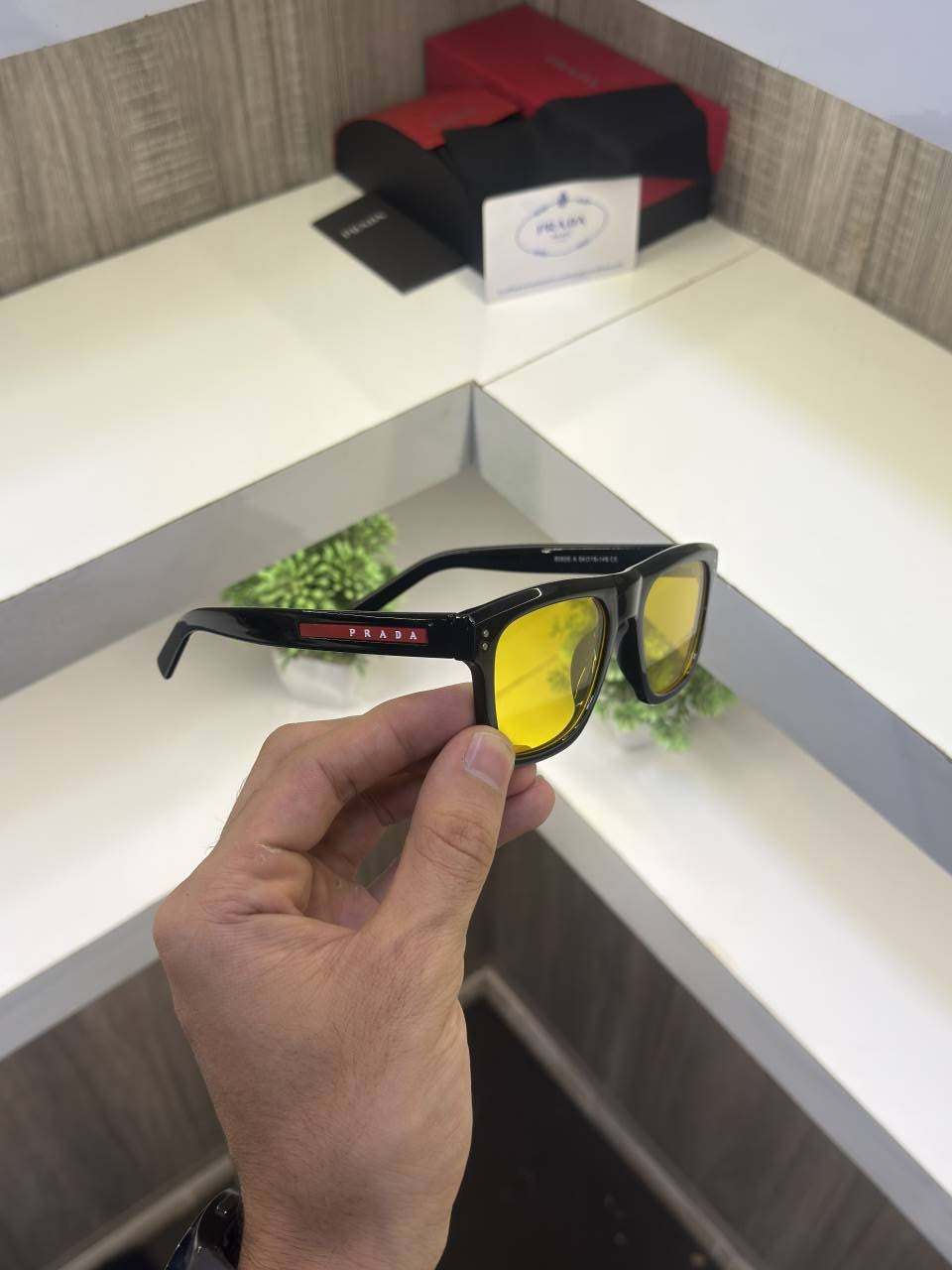 SK 3835- SHINE BLACK (YELLOW LENS)