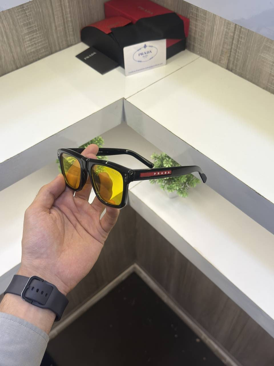 SK 3835- SHINE BLACK (YELLOW LENS)