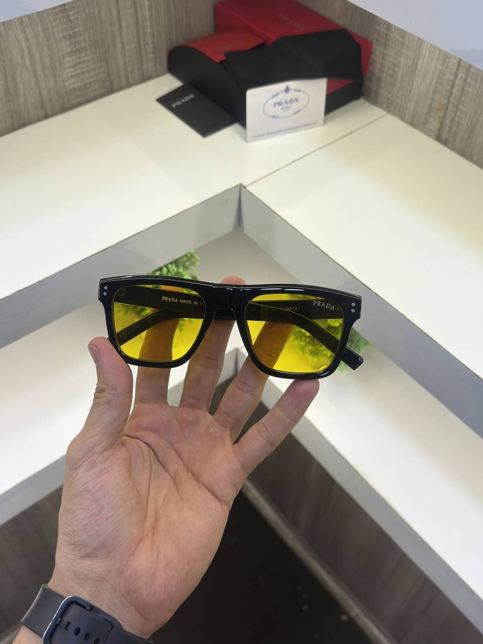SK 3835- SHINE BLACK (YELLOW LENS)