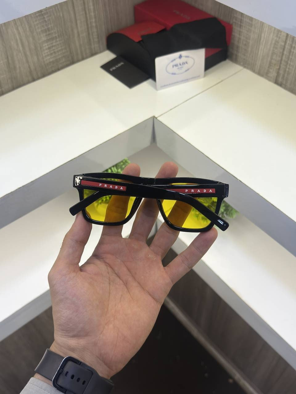 SK 3835- SHINE BLACK (YELLOW LENS)
