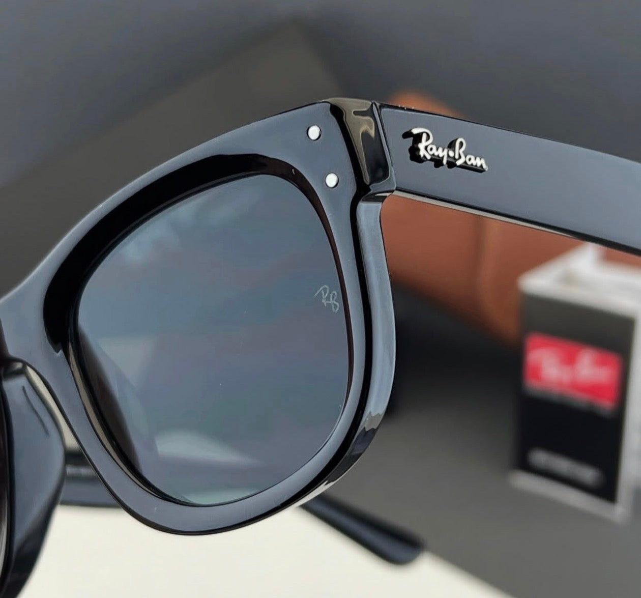 0502 GLOSSY BLACK