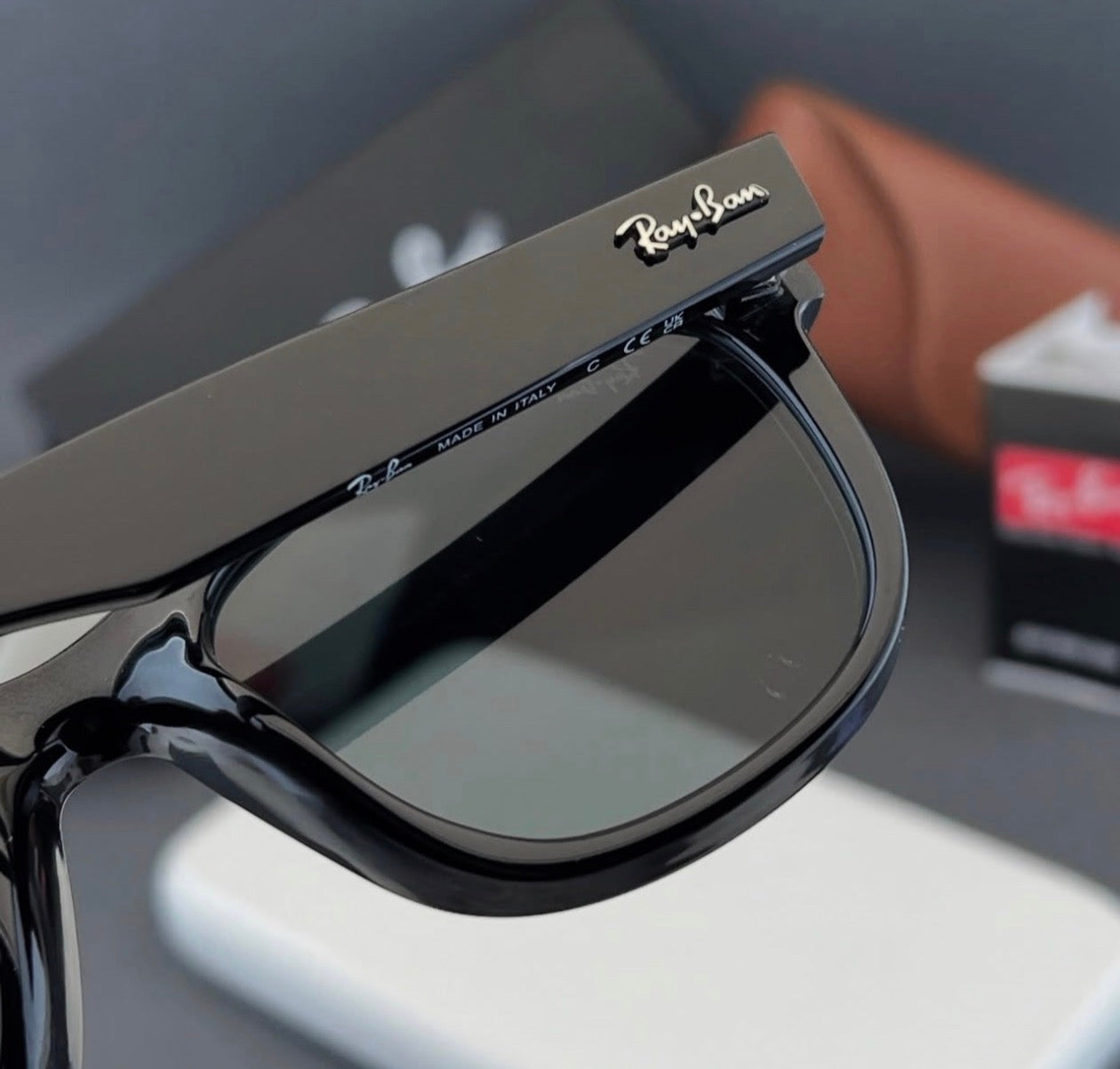 0502 GLOSSY BLACK