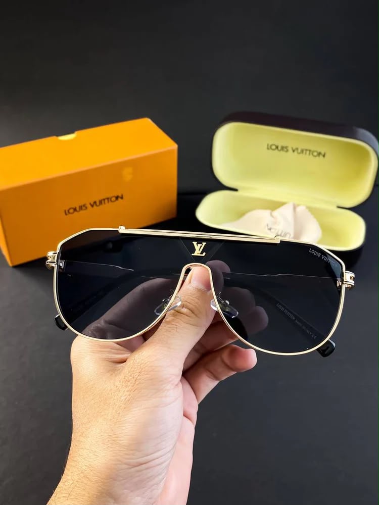 L-5565 Gold Frame with Black Gradient Lens